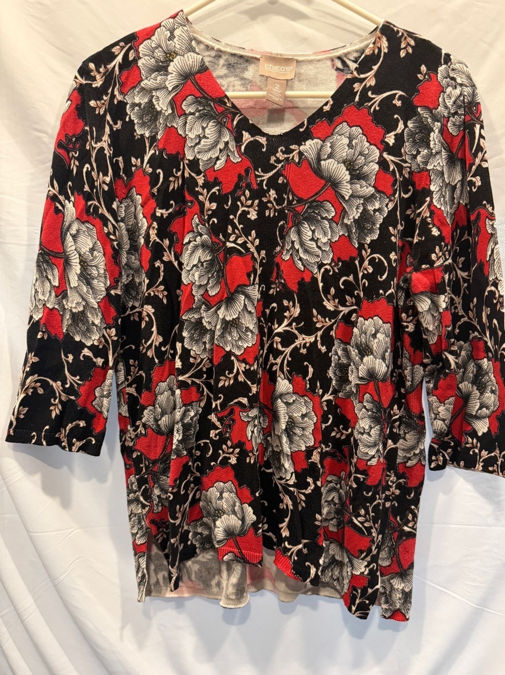 Chico’s Size 2 Red Black Gray Floral Knit Top 3/4 Sleeve V-Neck Tunic